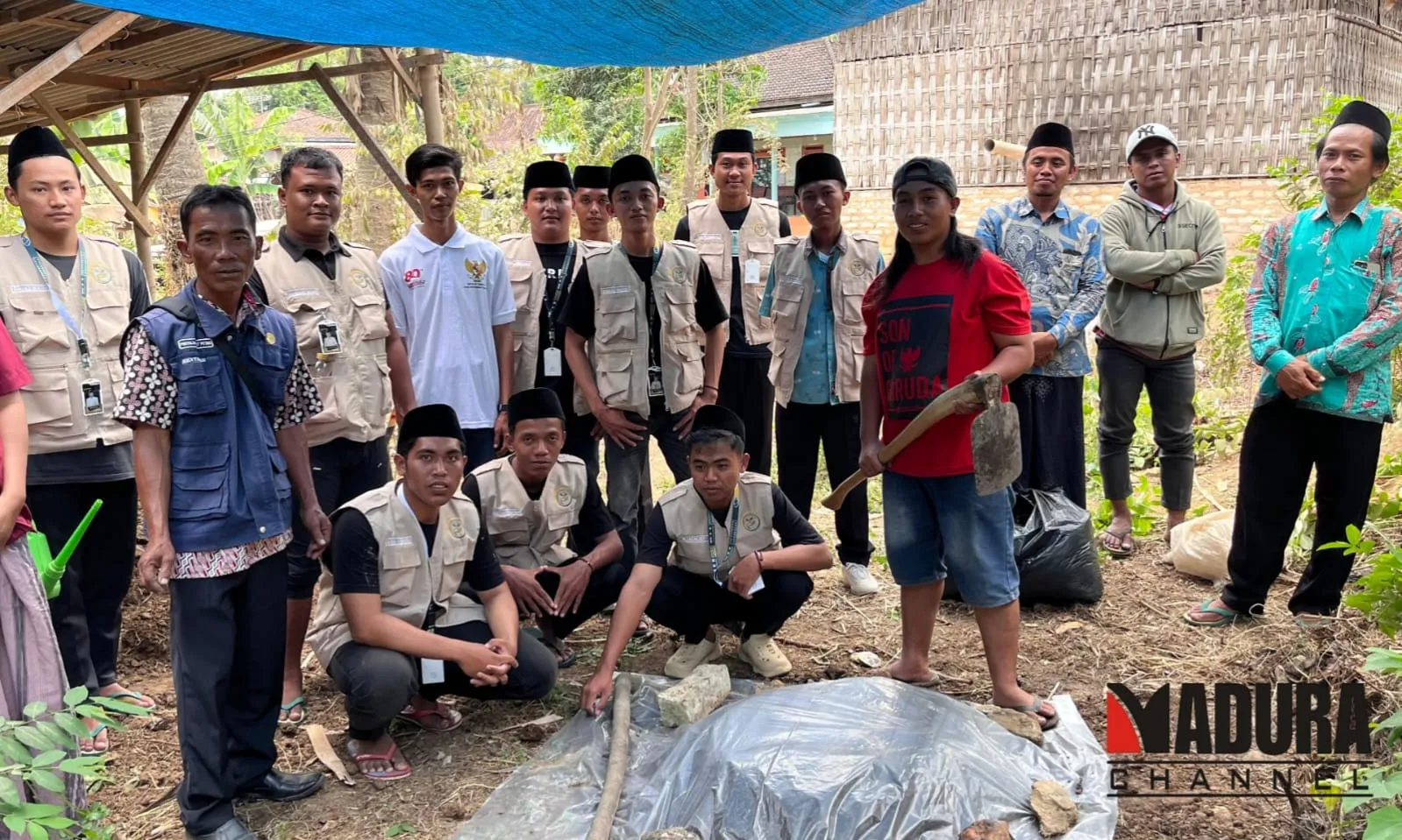 KKN Tematik Lingkungan UA Posko 57 Gelar Pelatihan Pembuatan Pupuk Organik di Desa Kartagena Tengah (Ilustrasi)