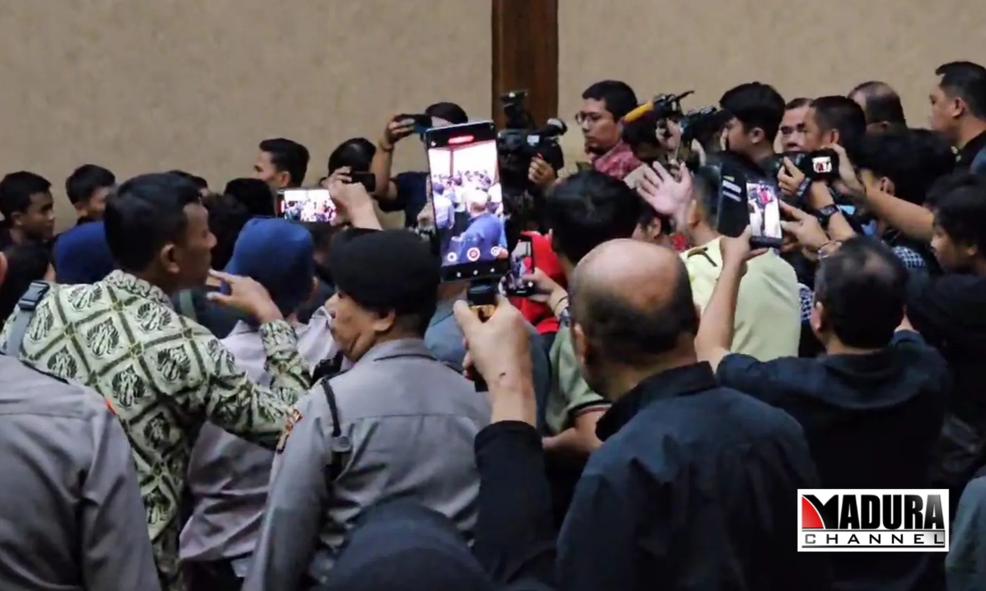 Sidang Hasto Kristiyanto Memanas, Simpatisan Usir Diduga Penyusup di Ruang Sidang Tipikor Jakarta Pusat (Ilustrasi)