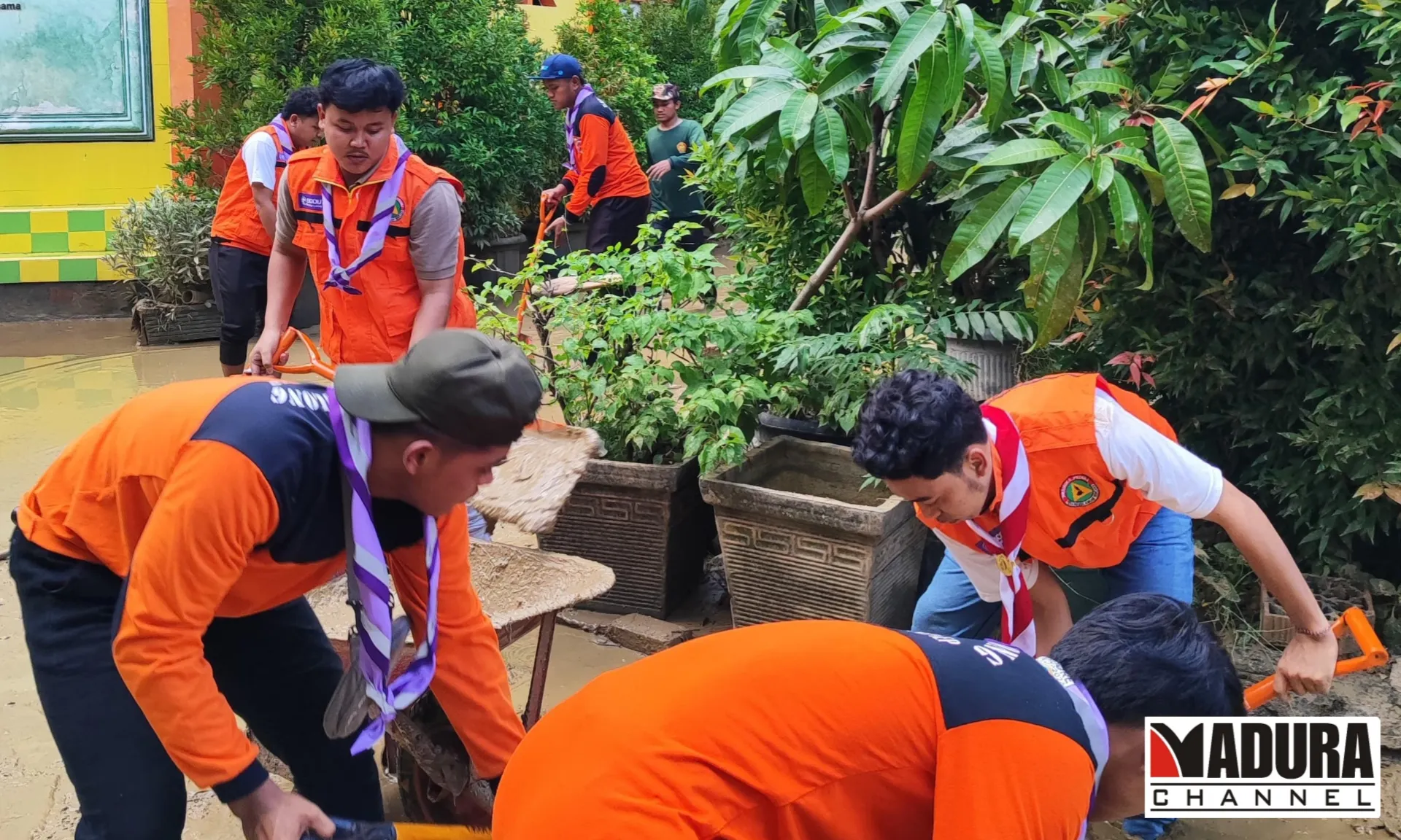 Brigade Penolong 13.29 Kwarcab Pramuka Sumenep Terjun Langsung Bantu Penanggulangan Banjir (Ilustrasi)