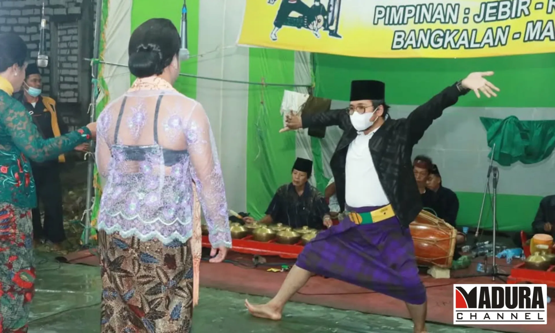 Budaya Sarung dalam Kehidupan Orang Madura (Ilustrasi)