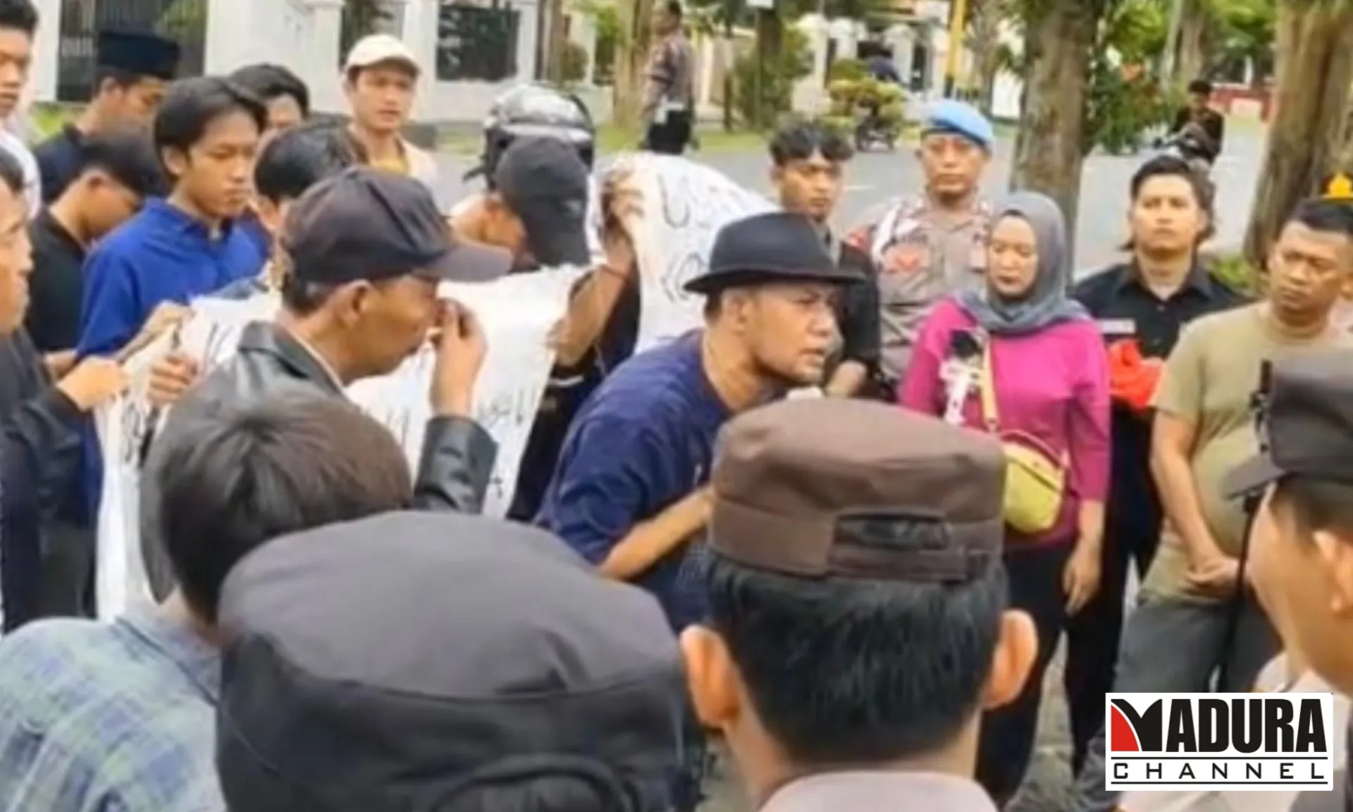 Demontsran Pertanyakan Hasil Pengusutan Dugaan Korupsi BSPS Errabu ke Kejari Sumenep (Ilustrasi)