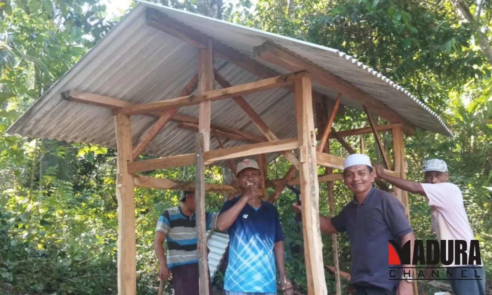 Janda Tunawisma di depan Balai Desa Gapura Timur Kini Dibuatkan Kamar Mandi oleh Warga (Ilustrasi)