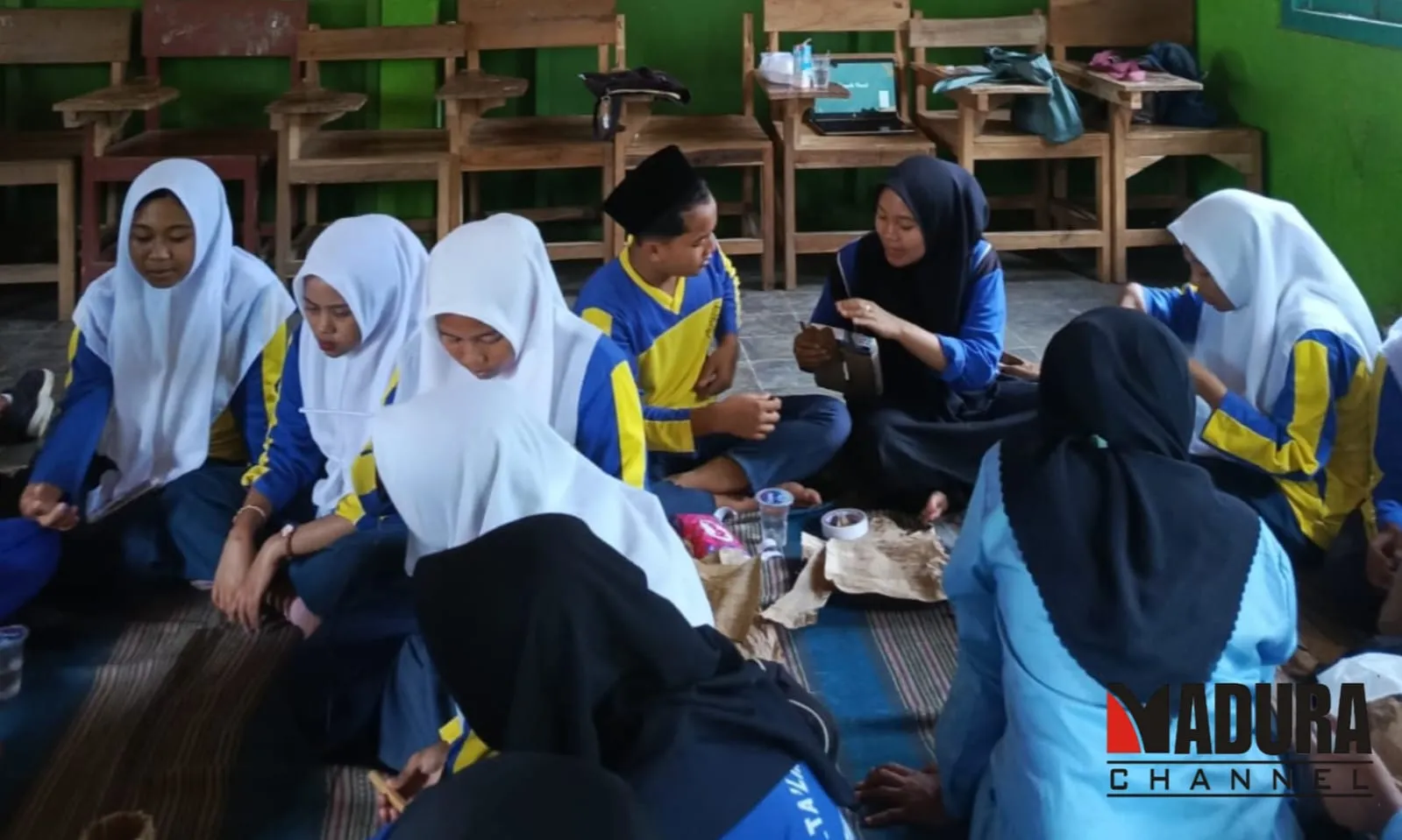 Kreatif! Mahasiswa KKN UA Posko 01 Ajari Siswa Olah Pelepah Pisang Jadi Kerajinan Bernilai (Ilustrasi)
