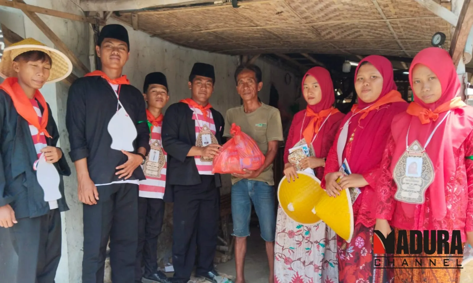 Mahasiswa Baru STITA Tutup PBAK 2025 dengan Bagi-Bagi Sembako (Ilustrasi)