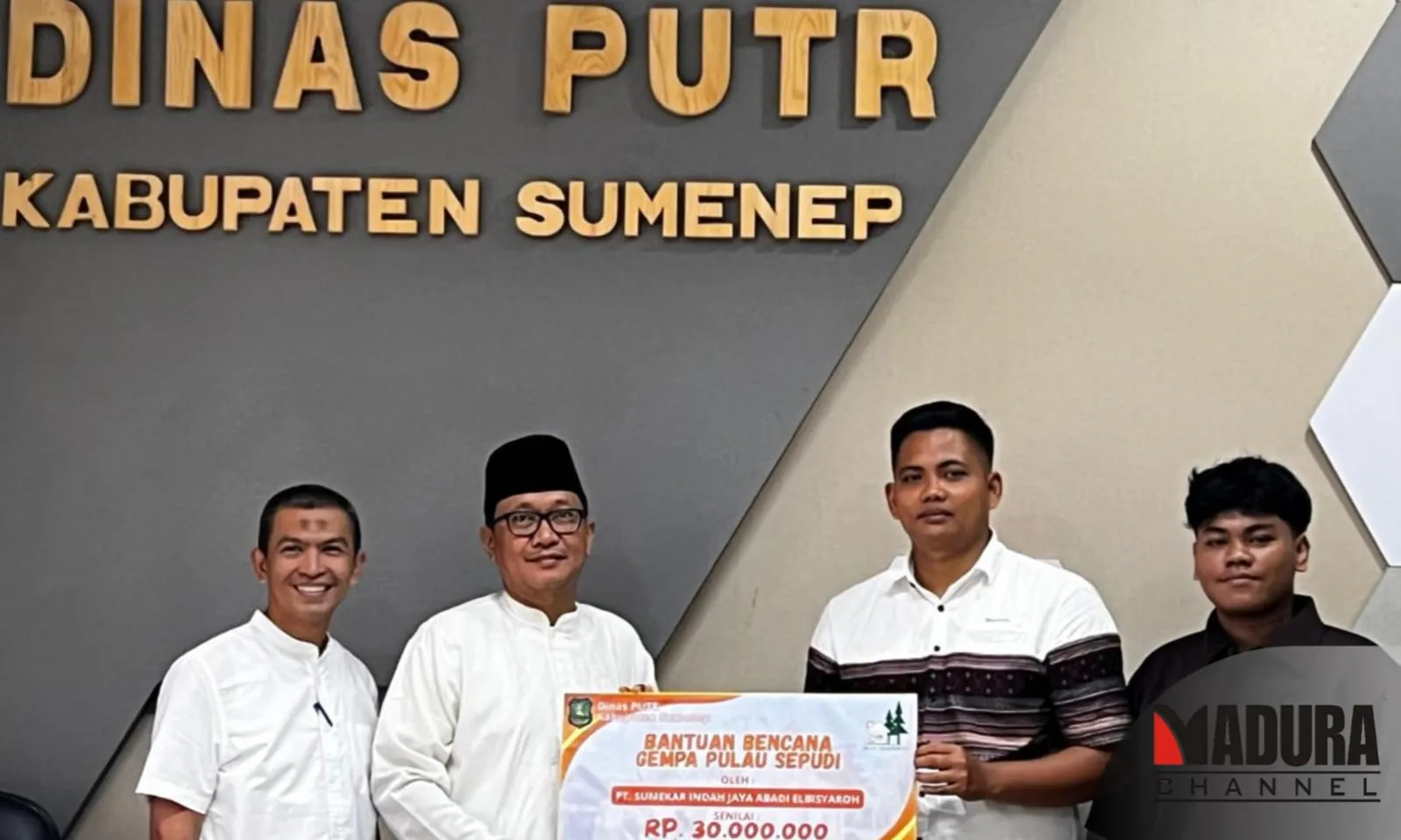 Mewakili Komisariat REI Madura, PT. Sumekar Indah Jaya Abadi Elbisyaroh Berikan Bantunan Gempa Sapudi (Ilustrasi)