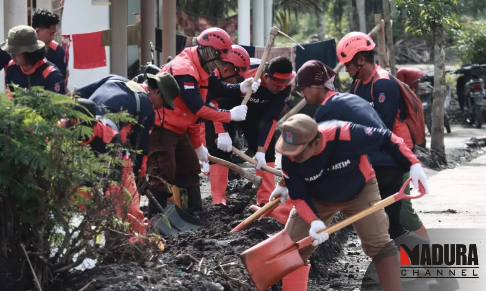 120 Relawan Pramuka Jatim Turun Gunung, Pulihkan Supiturang Pasca Erupsi Semeru (Ilustrasi)