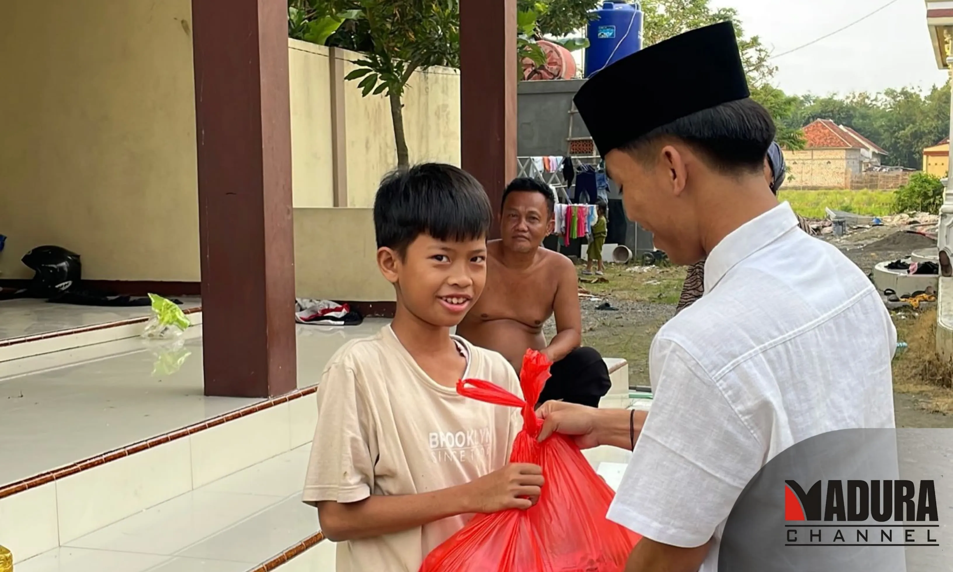 Peduli Sesama, GEN Bangkalan Bantu Warga Kurang Mampu di Kecamatan Tanah Merah (Ilustrasi)