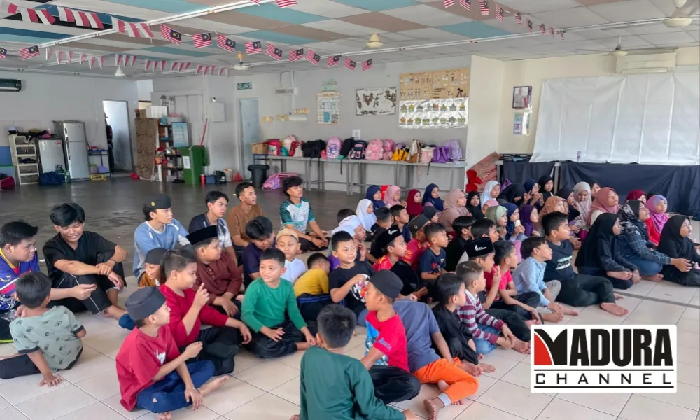 Mahasiswa KKN Internasional INKADHA Gelar Nobar Film "Tanah Surga Katanya" untuk Tanamkan Cinta Tanah Air pada Anak PMI di Malaysia (Ilustrasi)